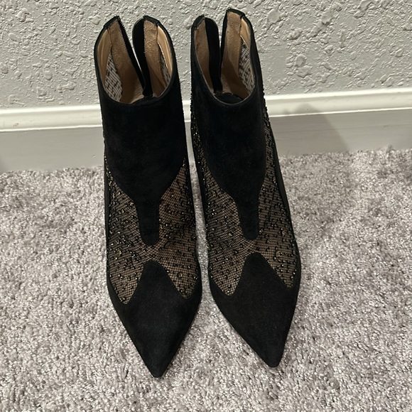 Christian Louboutin Papilloboot 100 Veau Velours
Black Suede Ankle Boots - Picture 5 of 7